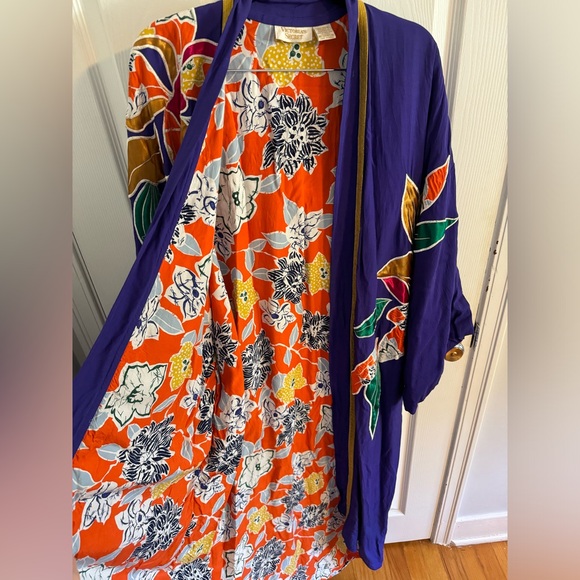 Vintage Gold Label Victoria’s Secret robe - Picture 2 of 7